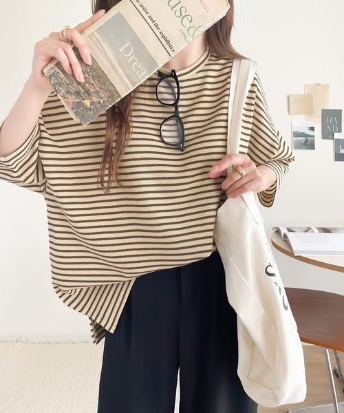 甘めもカジュアルも着こなせる定番item。サイドスリットボーダー半袖Tシャツ ce1020151