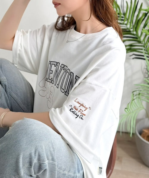 《JaVaジャバコラボ》【吸水速乾機能付き】Tシャツ派にこそ試してほしい！さらっと夏場も快適なカレッジロゴ 飛び刺繍 ミニ裏毛Tシャツ jo1150097
