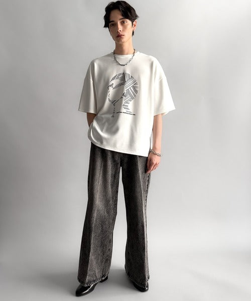 「視線を独り占め。」フェイスグラフィックオーバーサイズTシャツ／Face Graphic Oversized Double-Knit T-Shirt co1010006