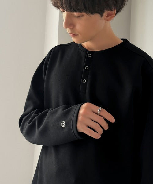 《Classical Origin》首元と袖口で魅せる、大人のゆるT。ダンボール素材ドット釦ヘンリーネックTシャツ（長袖） co1010058