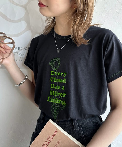 上品さが魅力。フラワープリントグラフィック刺繍Tシャツ（半袖） ce1050268