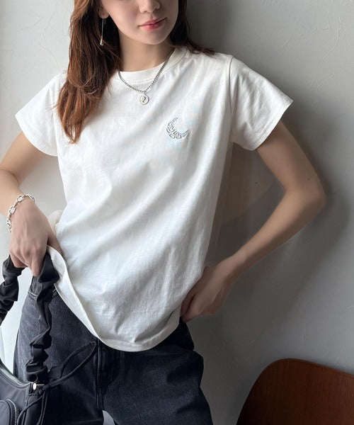 【sustaina+】オーガニックコットン100%。胸元ラメ糸ワンポイント刺繍 無地＆ボーダー柄Tシャツ（半袖） ce1260397