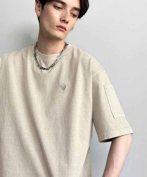 「イマドキな、古着感。」袖ポケット付きピグメント加工刺繍入りTシャツ／Sleeve Pocket Pigment-Dyed Embroidery T-Shirt co1150025