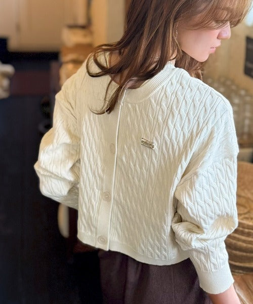 【mily bilet】やわらかな優しさ、漂う気品。前後2wayプレート使いケーブルニットカーディガン（長袖） mi1029140
