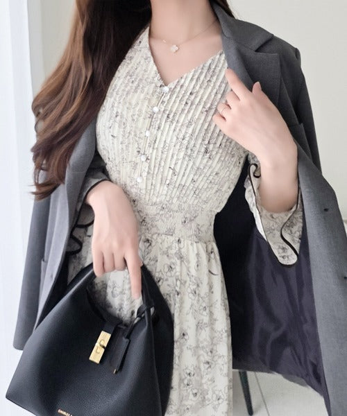 【mily bilet】着るだけで華やぐ、大人可愛い花柄ワンピース。キャンディスリーブプリーツワンピース (ロング丈) mi1139120
