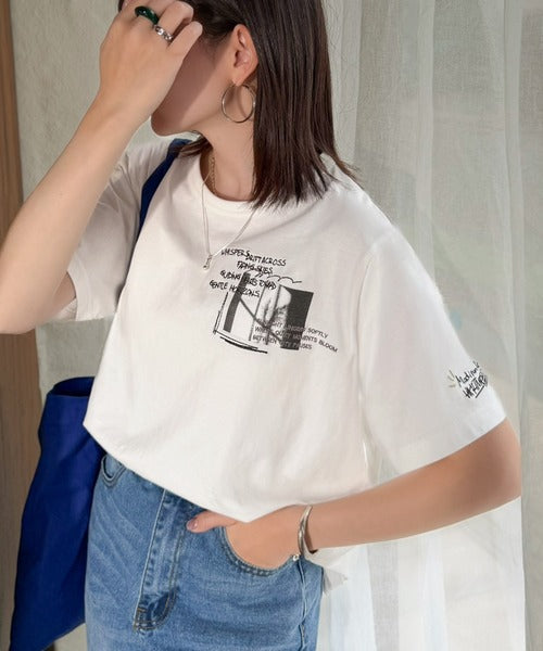 ラフでも品格、シンプルでも存在感。オーガニックコットン混 綿100％ グラフィック飛び刺繍フォトTシャツ（半袖） ce1260537