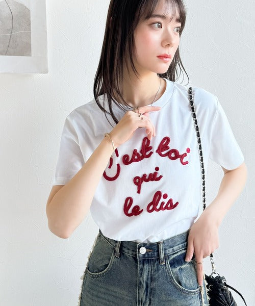 【mily bilet】着るだけでオシャレ感！ロゴプレート付きカラーフレンチコード刺繍Tシャツ(半袖) mi1329015