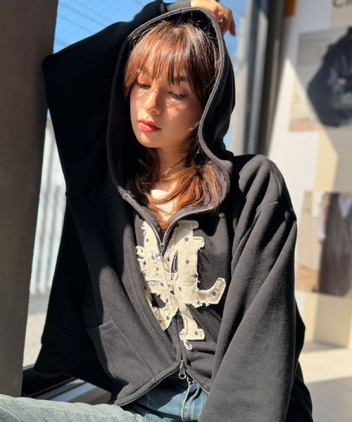 【mily bilet】ラフに羽織って、ストリートに。オーバーサイズ デニムワッペン裏毛パーカー(ドットあり) mi1329120