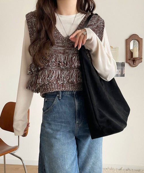 【mily bilet】トレンドのフリンジディテールで、華やかさをプラスしたニットベスト mi1329057