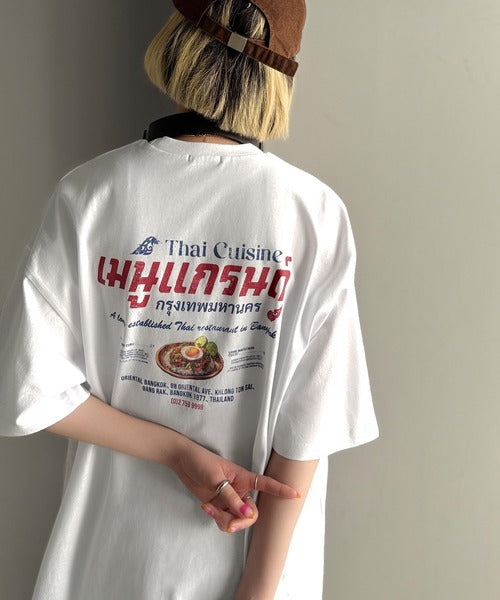 《JaVaジャバコラボ》お洒落見え確定。綿100％タイ料理メニュー風プリントルーズフィットTシャツ(オーバーサイズ) jv1029127