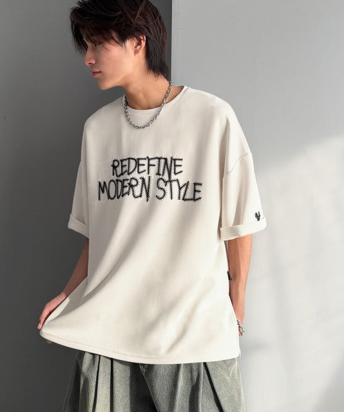 刺繍もシルエットもまるで3Dな主役級アイテム！立体刺繍ドレープダンボールTシャツ／3D Embroidered Draped Double-Knit T-Shirt co1010048