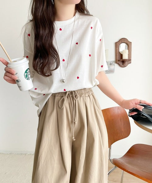 《JaVaジャバコラボ》春夏のカジュアルに、大人の“可愛い”をプラス。ミニハート刺繍Tシャツ（半袖） jv1010470