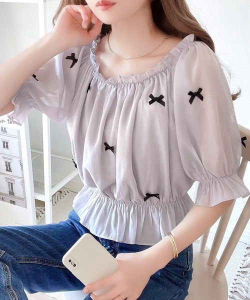【mily bilet】主役級に映える大人ガーリーitem。シアーシャイニーリボン付きブラウス mi1139041