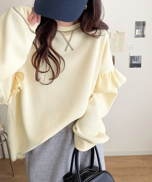 《JaVaジャバコラボ》カジュアル派さんにも推したい。袖フリルオーバーサイズ配色ステッチワッフルプルオーバー（長袖） jv1330117