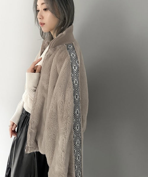 【mily bilet】上質な肌触り、スタイリッシュアウター。ジャガードテープ使いドロスト付き指穴シャギーファーブルゾン mi1019054