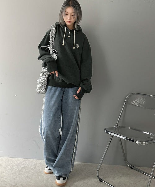 《Javaジャバコラボ》抜け感も叶える大人カジュアル。胸刺繍Bigヘンリー裏起毛指穴パーカー jv1329009