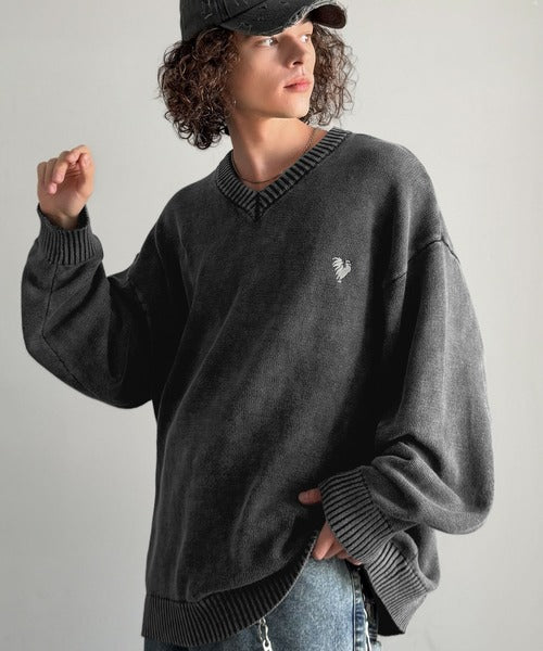 【Classical Origin】「自分ウケ最強。」綿100％刺繍入りピグメント加工Vネックセーター／Pigment-Dyed 100% Cotton Embroidered V-Neck Sweater co0780016