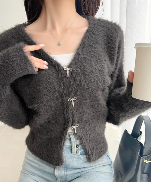 【mily bilet】ふんわり大人かわいい♪ビジューリボンボタンシャギーニットカーディガン（長袖） mi1029141