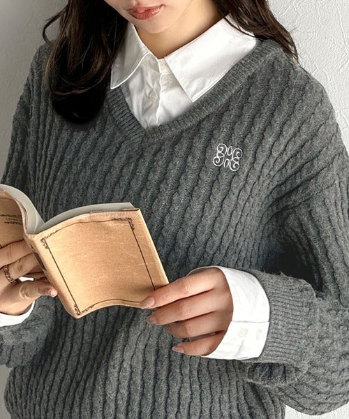 【mily bilet】一枚着るだけで、重ね着風。シャツレイヤード風ロゴ刺繍リブニットプルオーバー（長袖） mi1029172