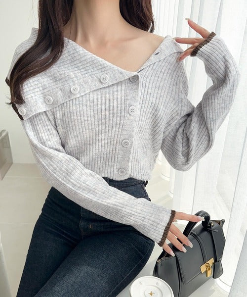 【mily bilet】ワザありカラーで華やかさをプラス◎アシンメトリーカラー見せ裾配色多ボタンニット mi1329059