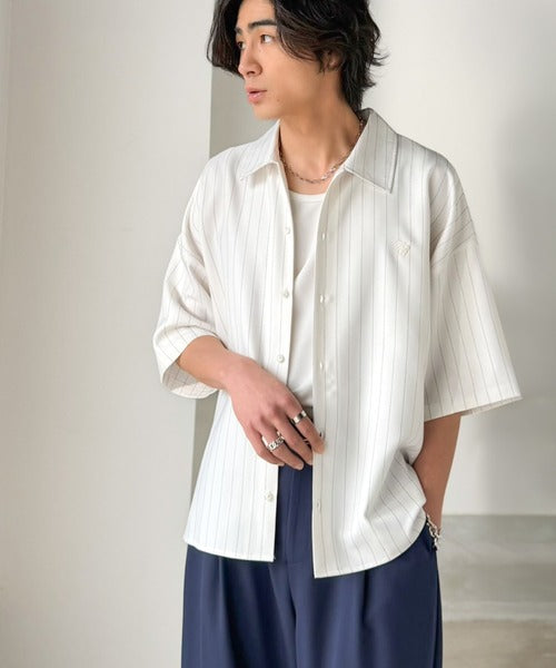 《JaVaジャバコラボ》羽織りとしても重宝する、汎用性の高さが魅力！刺繍入り ヘリンボーン織ストライプ柄 オーバーサイズ半袖シャツ jo1010044