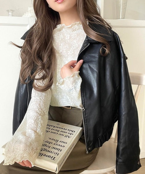 透け感で魅せる、秋の上品レイヤード。プチハイネック花柄レースメロウトップス（長袖） ce1010487