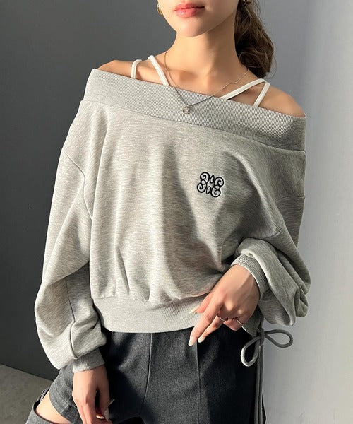 【mily bilet】大人肌見せヘルシースタイル。サイドレースアップ胸刺繍オフショルダースウェット mi1019051