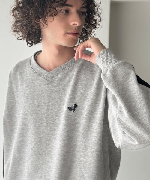 【Classical Origin】「個性をアクセントに。」袖ライン配色Vネックスウェットトレーナー（長袖）／Color Blocked Sleeves V-Neck Sweat Trainer co1150044