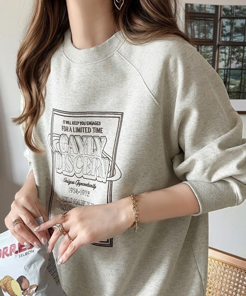 《Javaジャバコラボ》大人の遊び心を演出。前後2wayツアーロゴ刺繍裏起毛スウェット jv1050236