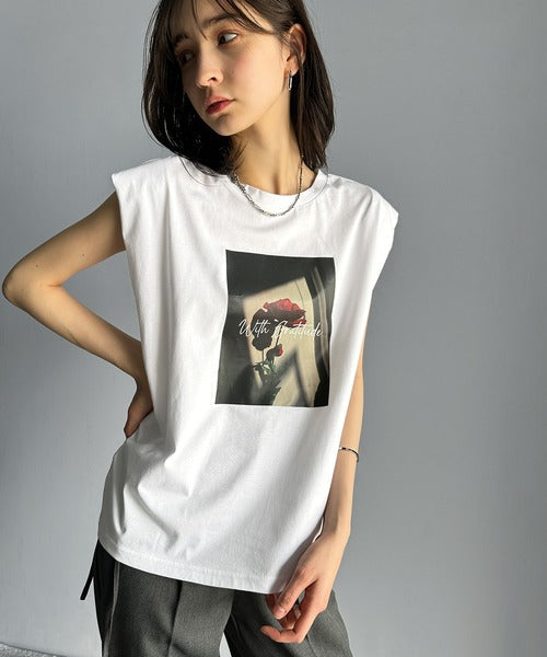 シンプルなのに着映える！お花フォトプリントシルケット加工フレンチスリーブTシャツ ce1020197