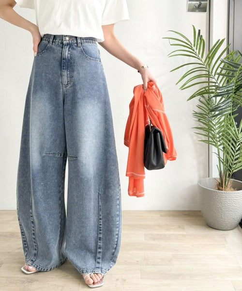 《JaVaジャバコラボ》ゆるっと可愛い、最旬シルエット。バレルレッグワイドカーブデニムパンツ jv1400004