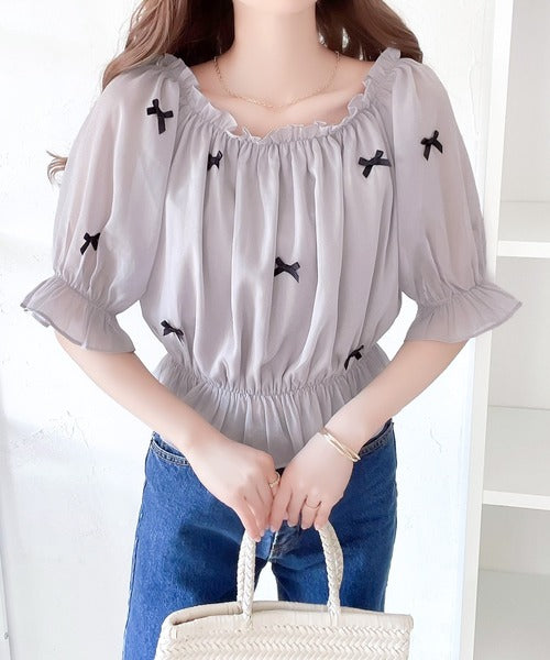 【mily bilet】主役級に映える大人ガーリーitem。シアーシャイニーリボン付きブラウス mi1139041