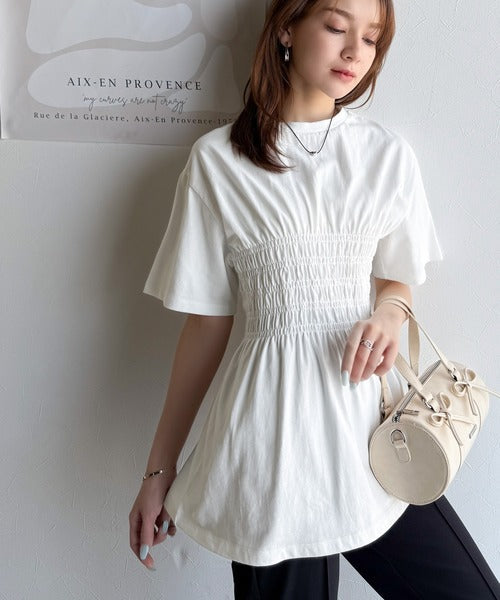 ふわっと広がるAラインで魅せる。シャーリングデザインTシャツ（半袖） ce1050298