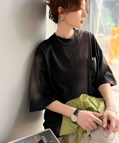 《JaVaジャバコラボ》唯一無二のヴィンテージ感。オーバーサイズシルエットのスプレーダイポケットTシャツ（半袖） jv1020359