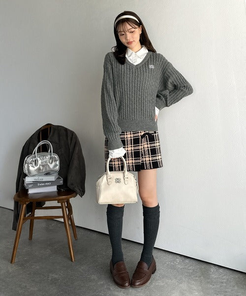 【mily bilet】一枚着るだけで、重ね着風。シャツレイヤード風ロゴ刺繍リブニットプルオーバー（長袖） mi1029172
