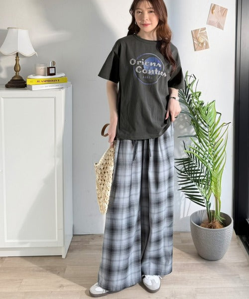 《JaVaジャバコラボ》遊びと余裕をこの1枚で。コットン100％コンパクトグラフィックロゴTEE（半袖） jv1050367