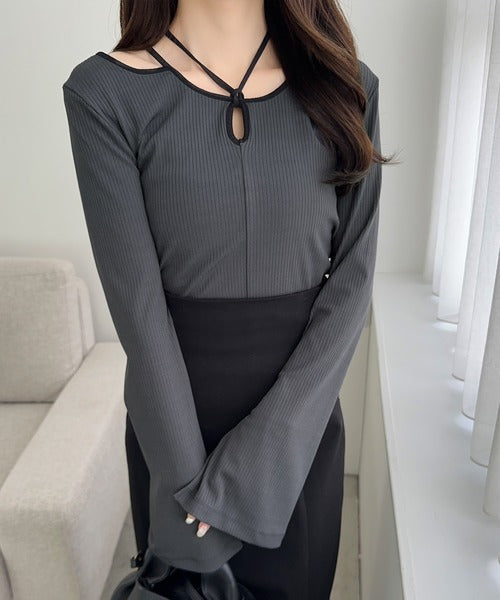 【mily bilet】程よい肌見せで女性らしく。チョーカー使いパイピング配色袖フレアカットソー mi1249001