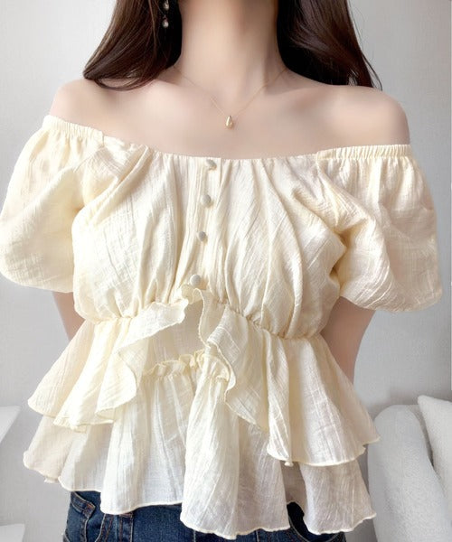 【mily bilet】肩見せで、夏のムードをひとさじ。オフショル２Wayフリルペプラムシアーブラウス（半袖） mi1329079