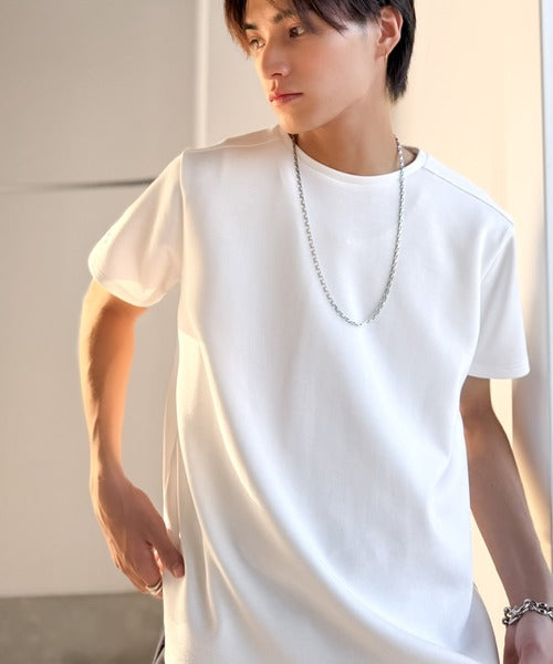 【接触冷感機能付き】肩切り替え袖刺繍ショート丈ダンボール素材Tシャツ／Shoulder Panel Cropped Double-Knit T-Shirt co1010055