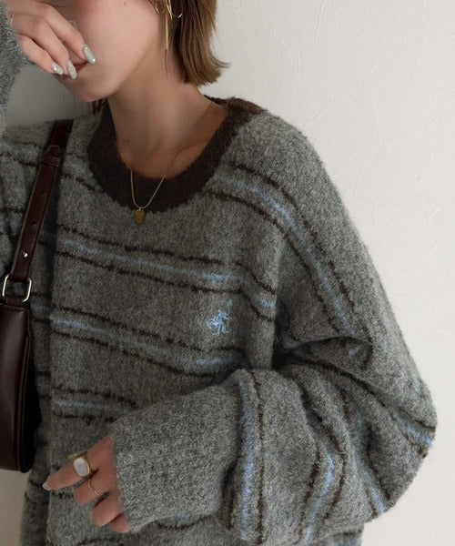 “配色”と“質感”で差をつける。胸刺繍ブークレー素材配色ボーダークルーネックニット（長袖） ce1240144