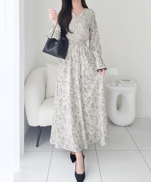 【mily bilet】着るだけで華やぐ、大人可愛い花柄ワンピース。キャンディスリーブプリーツワンピース (ロング丈) mi1139120