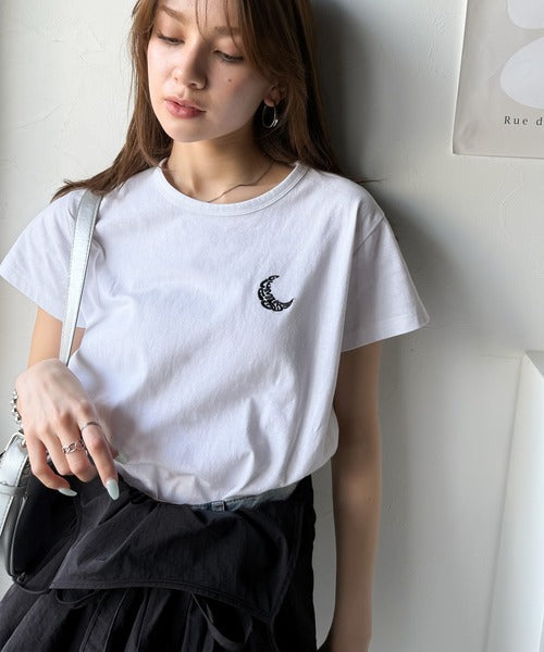 旬のレイヤードスタイルがこれ一着で即完成。ダブルリボン使いキャミ＆ムーン刺繍半袖Tシャツセット ce1265004