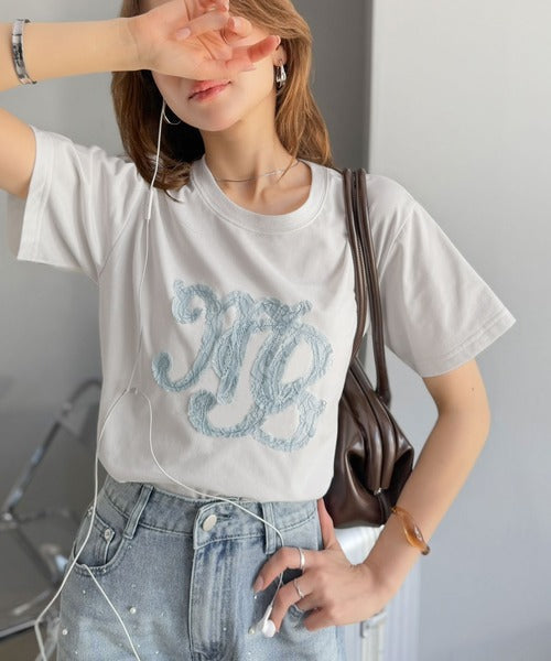 【mily bilet】1枚でサマになる。レースの透け感と光沢が魅力のレースワッペンTシャツ（半袖） mi1029185