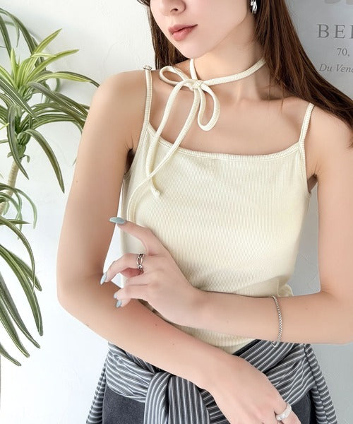 【mily bilet】オールシーズンの必需品！カップ付きホルターネック風ストラップキャミソール mi1019086