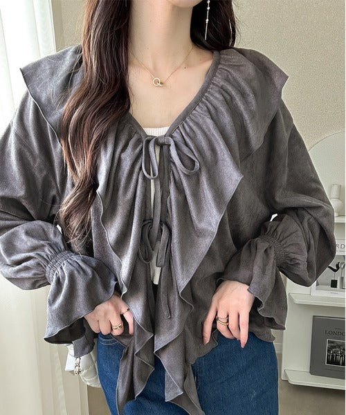 【mily bilet】ひらりと可憐に、上品フェミニン。フェイクスエード前開きリボンブラウス（長袖） mi1019110