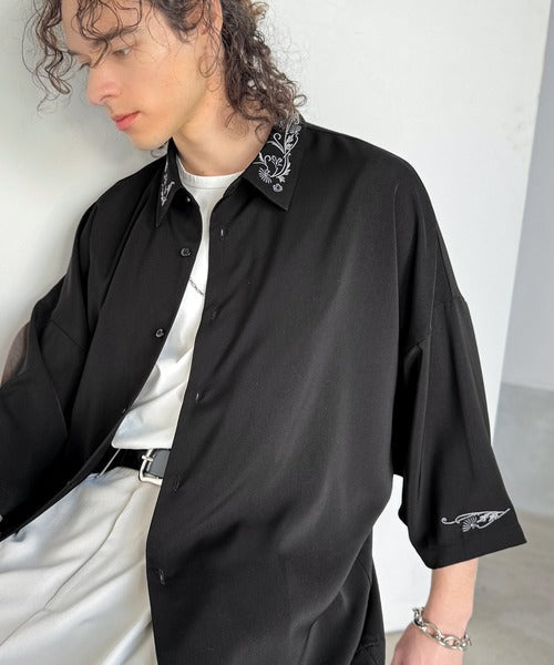 「雰囲気アガる。」衿刺繍ドレープドルマンシャツ／Embroidered Collar Draped Dolman Shirt co1010004