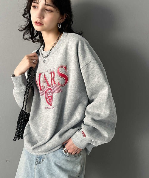 《Javaジャバコラボ》大人カジュアルスタイルに。カレッジロゴクラックプリント裏起毛スウェット jv1330003
