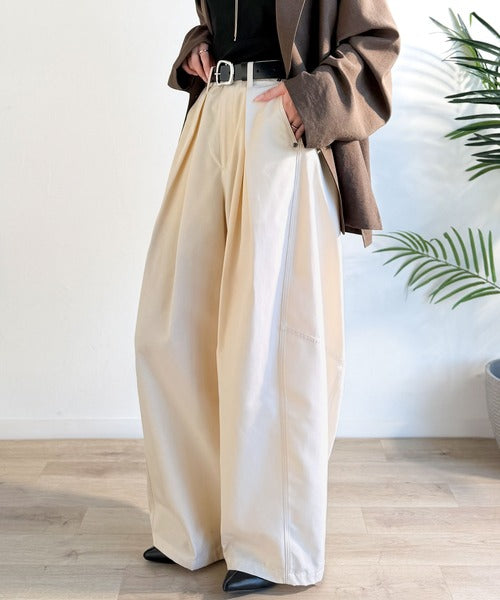 旬なワイドシルエットが目を惹く１着♪タックバレルレッグパンツ ce1265082