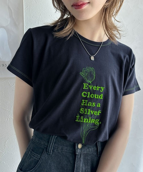 上品さが魅力。フラワープリントグラフィック刺繍Tシャツ（半袖） ce1050268