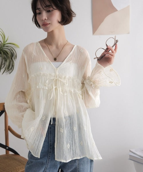 【Classical Evon】透ける繊細刺繍で華やかに着映える。着こなし広がる前後2WAY フラワー刺繍シアー楊柳ブラウス ev1240127